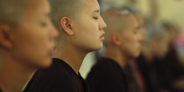 theravada buddhism, buddhist, nuns