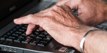 hands, old, typing